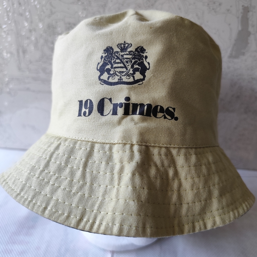 3/$30💜19 Crimes reversible bucket hat black and cream